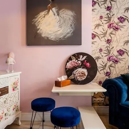 In A Luxury Designer Period In Old Town By Presidential Palace *