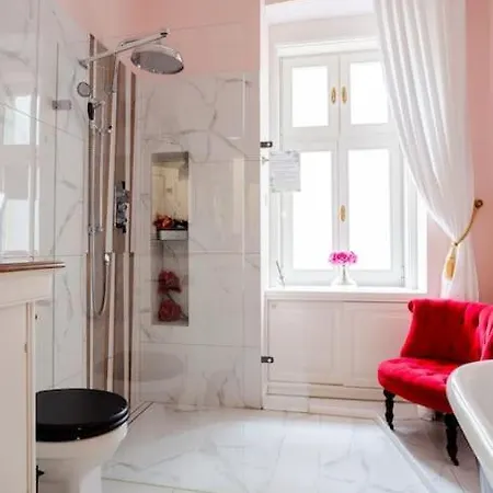 In A Luxury Designer Period In Old Town By Presidential Palace Братислава