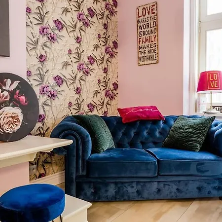 In A Luxury Designer Period In Old Town By Presidential Palace Habitación en casa particular