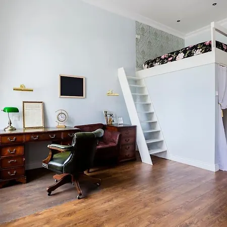 Kwatera prywatna In A Luxury Designer Period In Old Town By Presidential Palace *