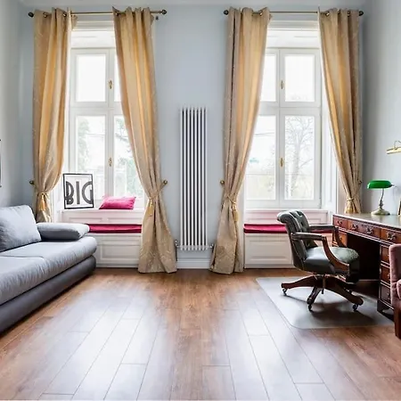 In A Luxury Designer Period In Old Town By Presidential Palace *