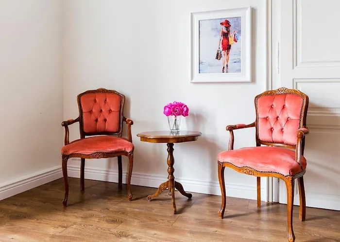 Séjour chez l'habitant In A Luxury Designer Period In Old Town By Presidential Palace *