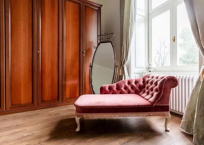 In A Luxury Designer Period In Old Town By Presidential Palace Gazde/Camere de închiriat Bratislava