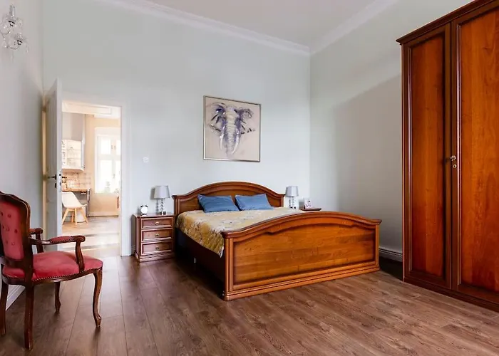 Séjour chez l'habitant In A Luxury Designer Period In Old Town By Presidential Palace Bratislava