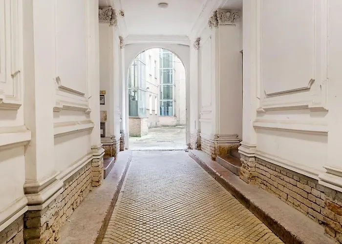 In A Luxury Designer Period In Old Town By Presidential Palace ブラチスラヴァ