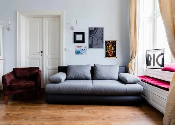 In A Luxury Designer Period In Old Town By Presidential Palace Séjour chez l'habitant