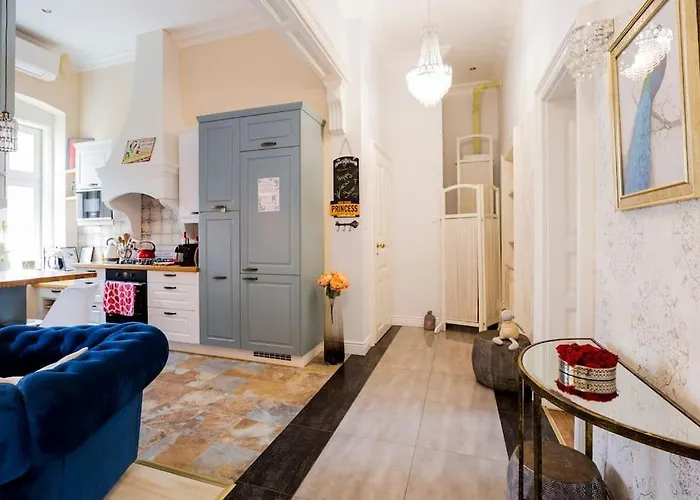 In A Luxury Designer Period In Old Town By Presidential Palace