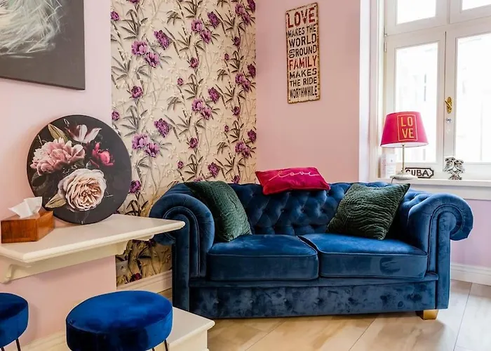 In A Luxury Designer Period In Old Town By Presidential Palace Gazde/Camere de închiriat