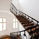 ホームステイ In A Luxury Designer Period In Old Town By Presidential Palace ブラチスラヴァ