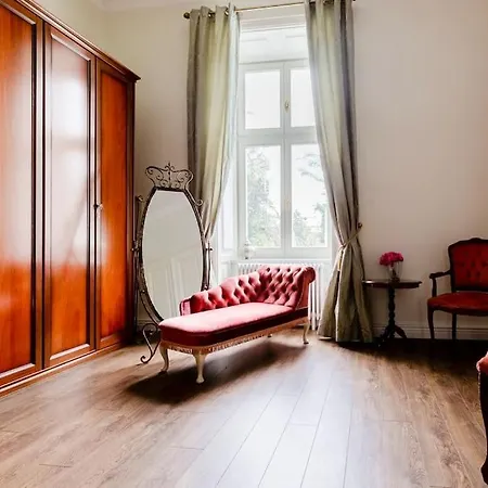Kwatera prywatna In A Luxury Designer Period In Old Town By Presidential Palace