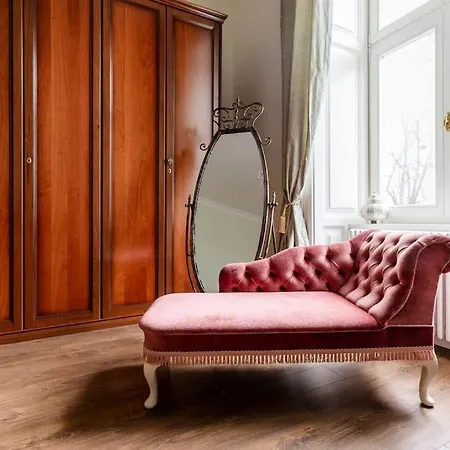 In A Luxury Designer Period In Old Town By Presidential Palace ホームステイ ブラチスラヴァ