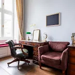 בית אירוח In A Luxury Designer Period In Old Town By Presidential Palace