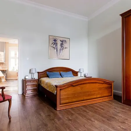 منزل للإقامة In A Luxury Designer Period In Old Town By Presidential Palace براتسيلافا