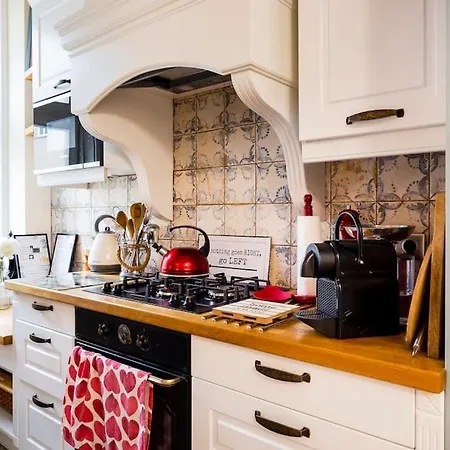 منزل للإقامة In A Luxury Designer Period In Old Town By Presidential Palace *