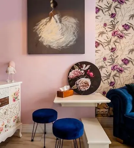 In A Luxury Designer Period In Old Town By Presidential Palace *