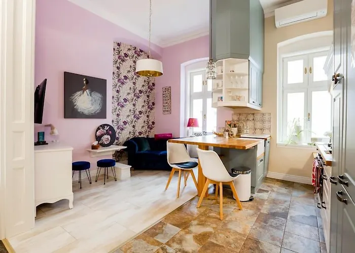 In A Luxury Designer Period In Old Town By Presidential Palace منزل للإقامة براتسيلافا